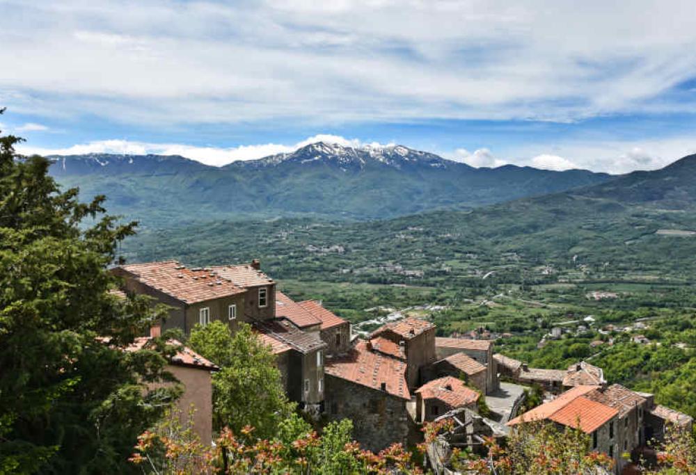 "700 euro per vivere in Molise": il reddito di residenza scatena la polemica