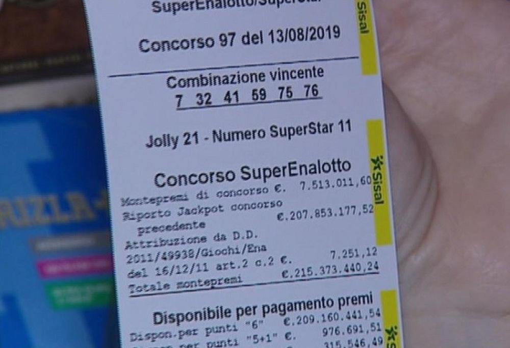 Vince 209 milioni al Superenalotto, ma ancora non si presenta a riscuotere