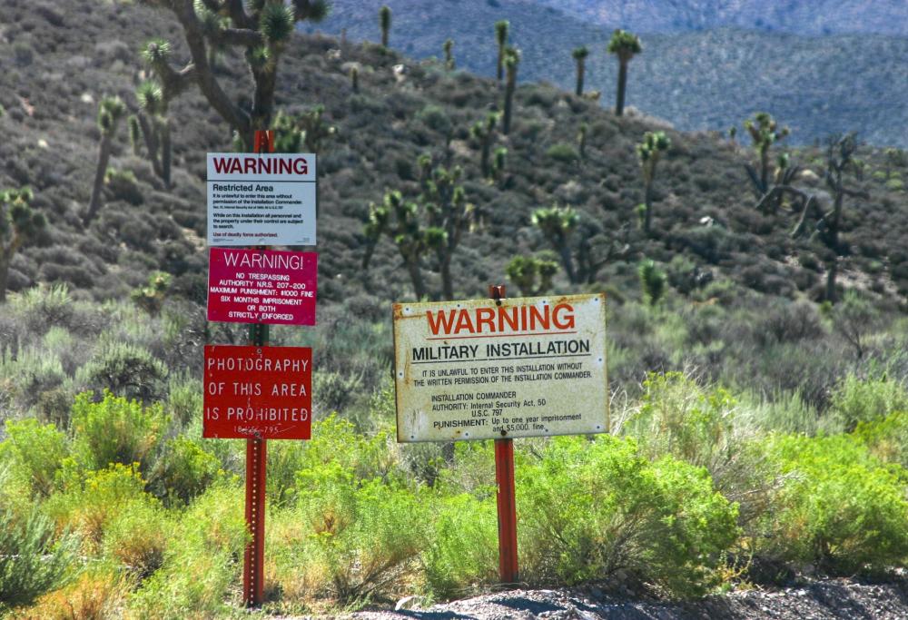 Due Youtuber si sono introdotti nell’Area 51 con droni e telecamere: arrestati