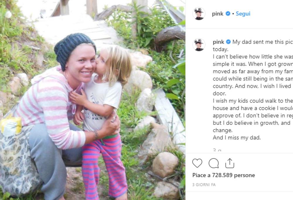P!NK commuove i fan con un post su Instagram: "Mi manca mio padre”