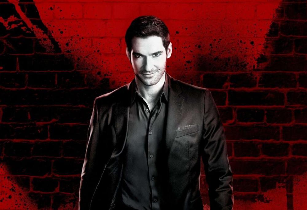 Sequestra un’intera classe e la obbliga a guardare la serie Lucifer