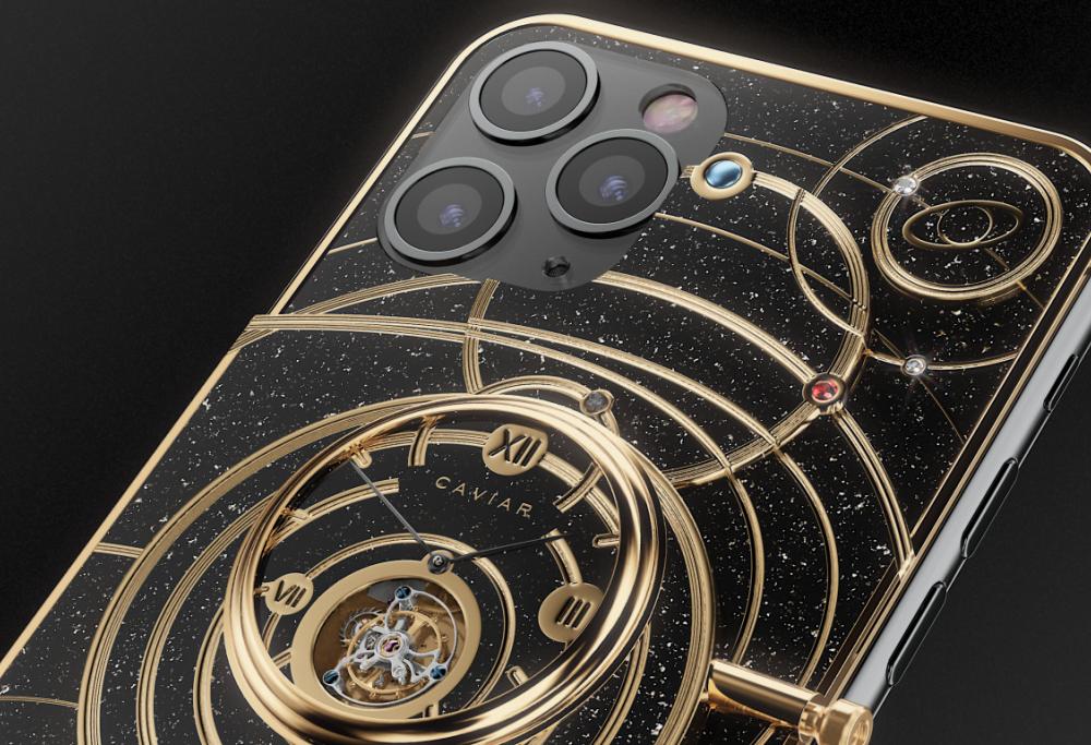 Arriva l'iPhone 11 Pro da 50mila euro: ha un pezzo di Luna nella cover 