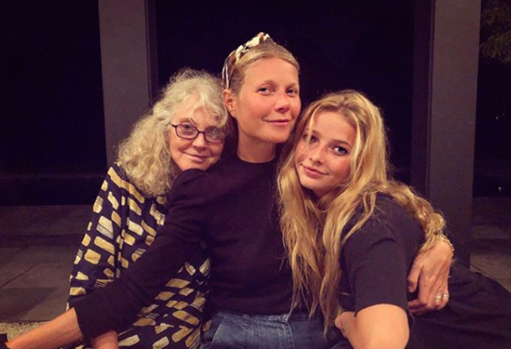 Gwyneth Paltrow tra mamma e figlia: la somiglianza delle tre è pazzesca