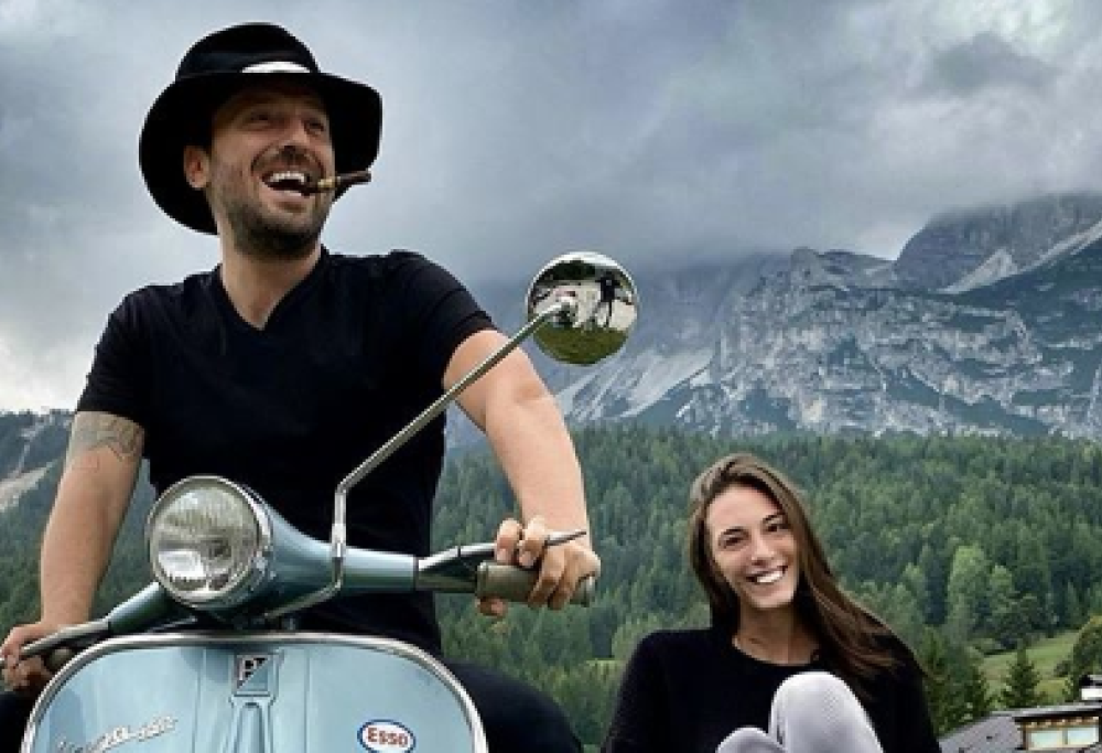 Cesare Cremonini presenta ufficialmente la fidanzata Martina e le fan non la prendono bene