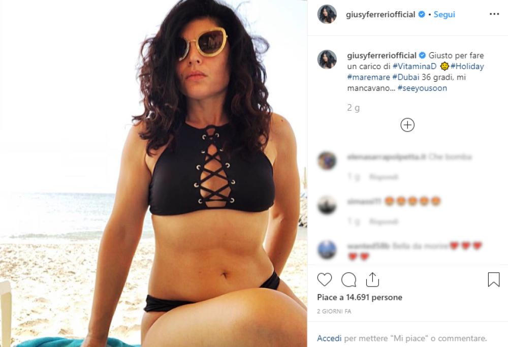 Giusy Ferreri, in vacanza dopo il tour, posta una foto sexy in costume 