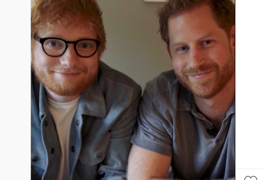 Cosa ci fanno Ed Sheeran e il Principe Harry insieme in questo video?