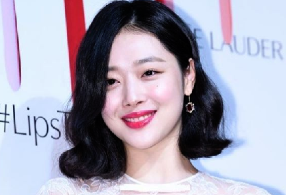 Sulli: licenziati due vigili del fuoco per aver fatto trapelare notizie sulla morte della cantante k-pop