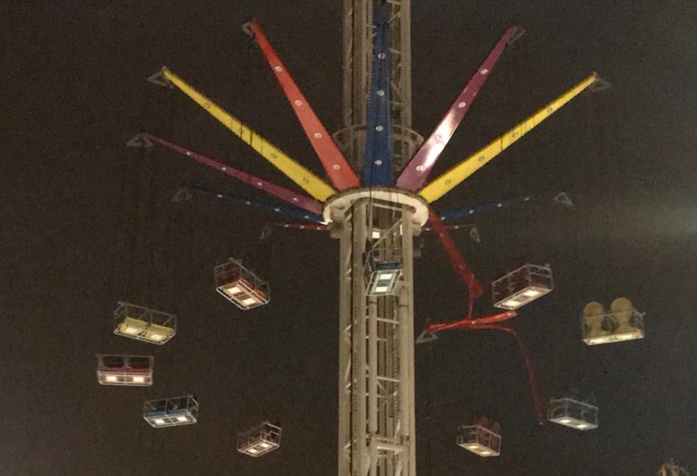 Tragedia al luna park: sedile si stacca dalla giostra, morta una 24enne