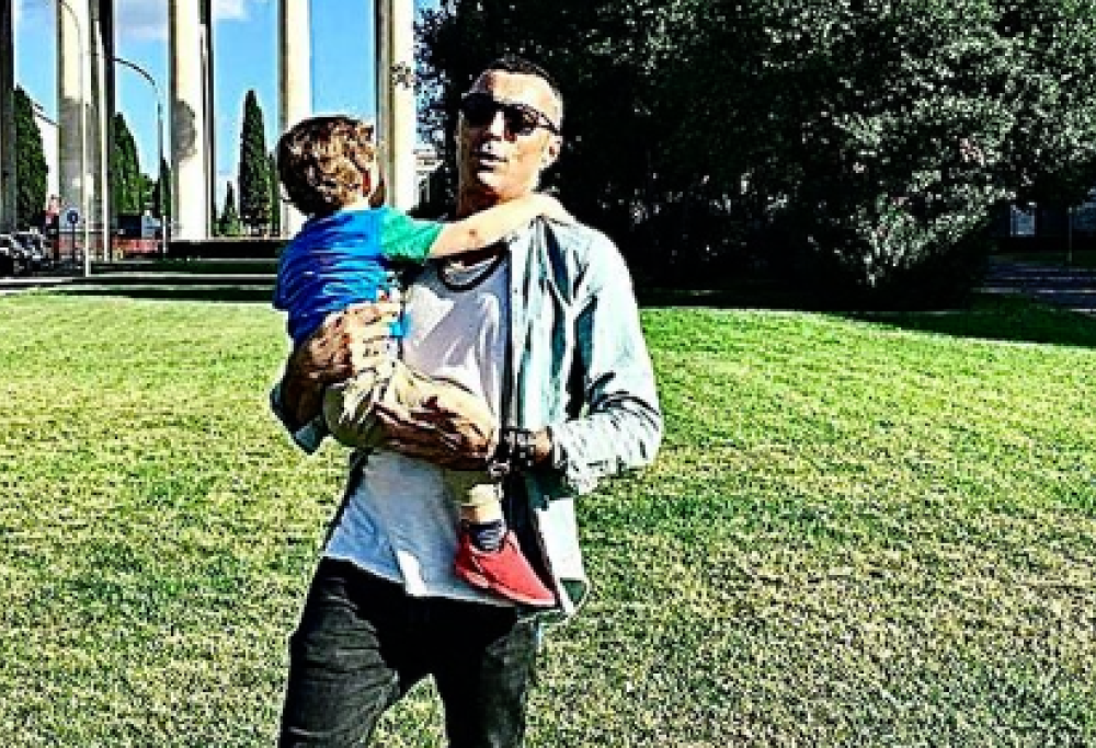 Alex Britti super papà con il suo Edoardo: "Il lavoro più bello"