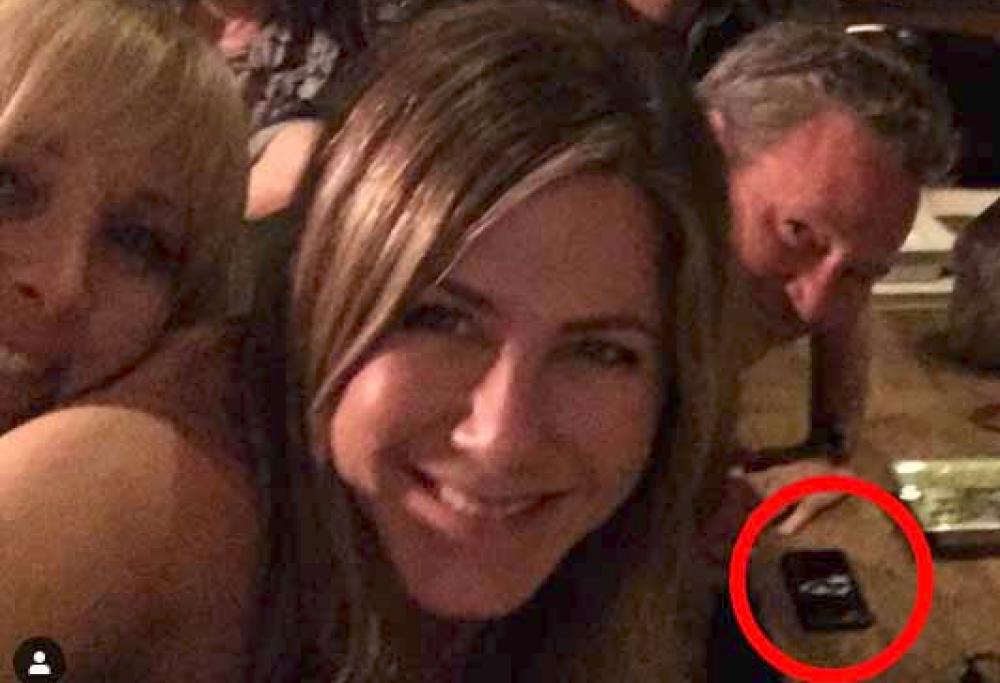 È cocaina quella che si vede nel selfie di Jennifer Aniston su Instagram?