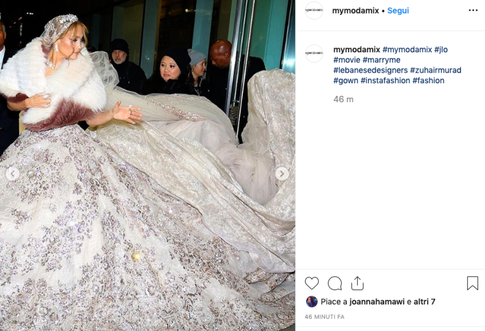Jennifer Lopez incanta tutti con un abito da sposa principesco
