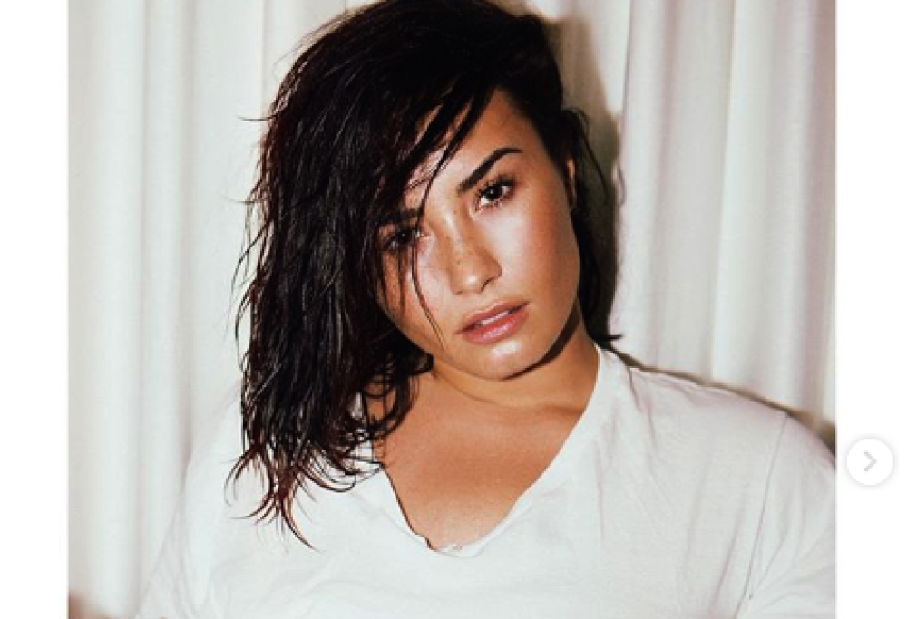 Demi Lovato: hackerato l'account Snapchat e rubate foto osé