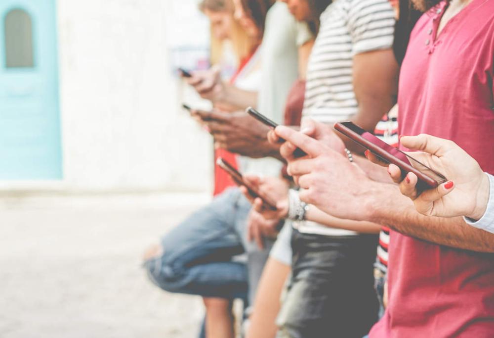 Indagine shock: nelle chat di 1 ragazzo su 3 girano contenuti forti