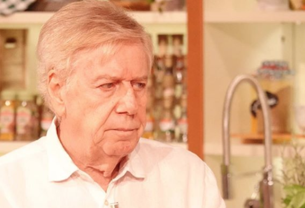 Claudio Lippi aggredito a Roma per aver rimproverato un uomo che gettava rifiuti in strada