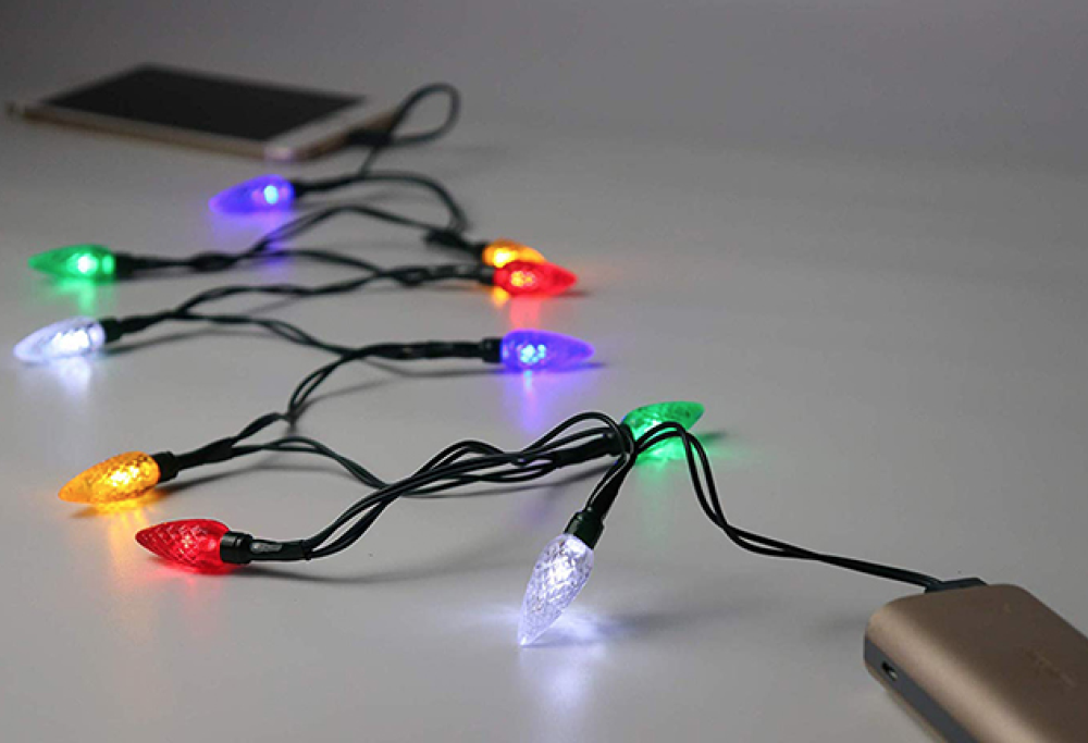 Per chi ama il Natale arriva il cavo USB con le luci colorate per caricare lo smartphone