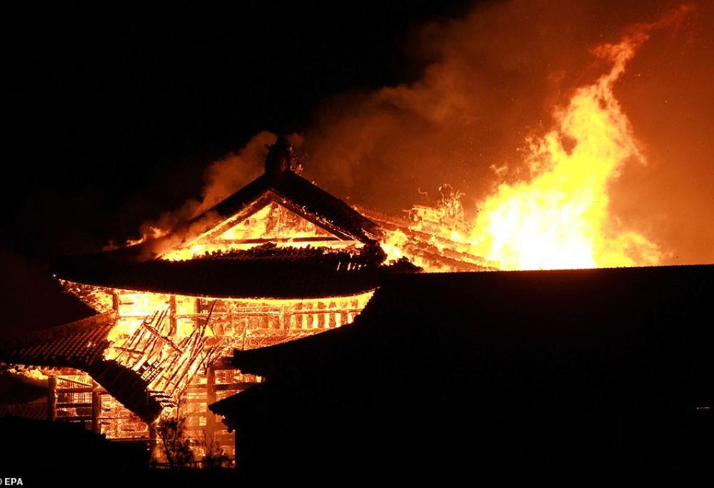 Okinawa: distrutto da un incendio il castello Shuri, patrimonio Unesco