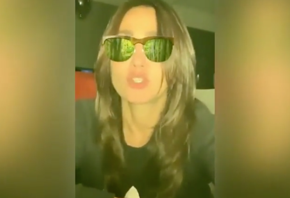 Ambra Angiolini canta "T'appartengo" a 25 anni di distanza [video]