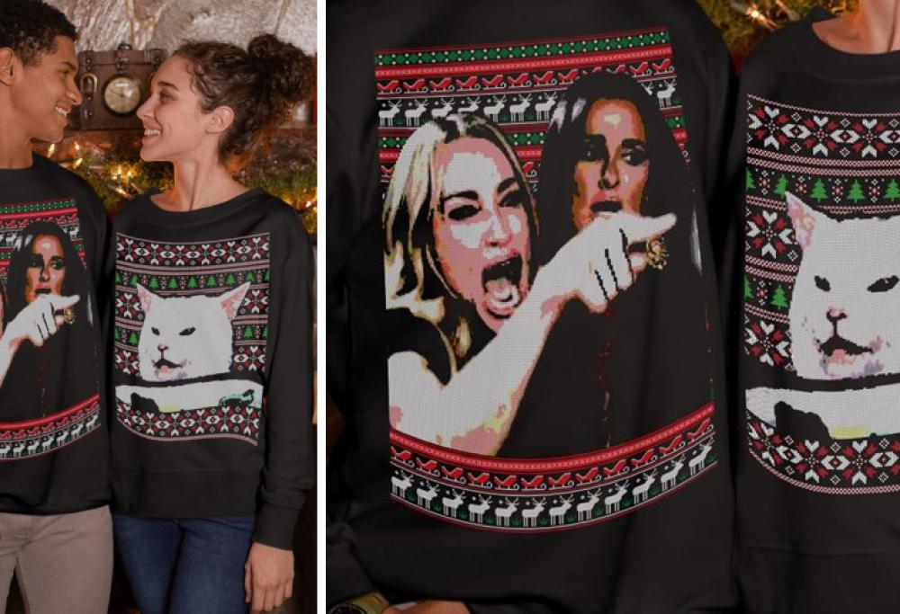 Il regalo perfetto per Natale? I maglioni con i meme (coordinati)