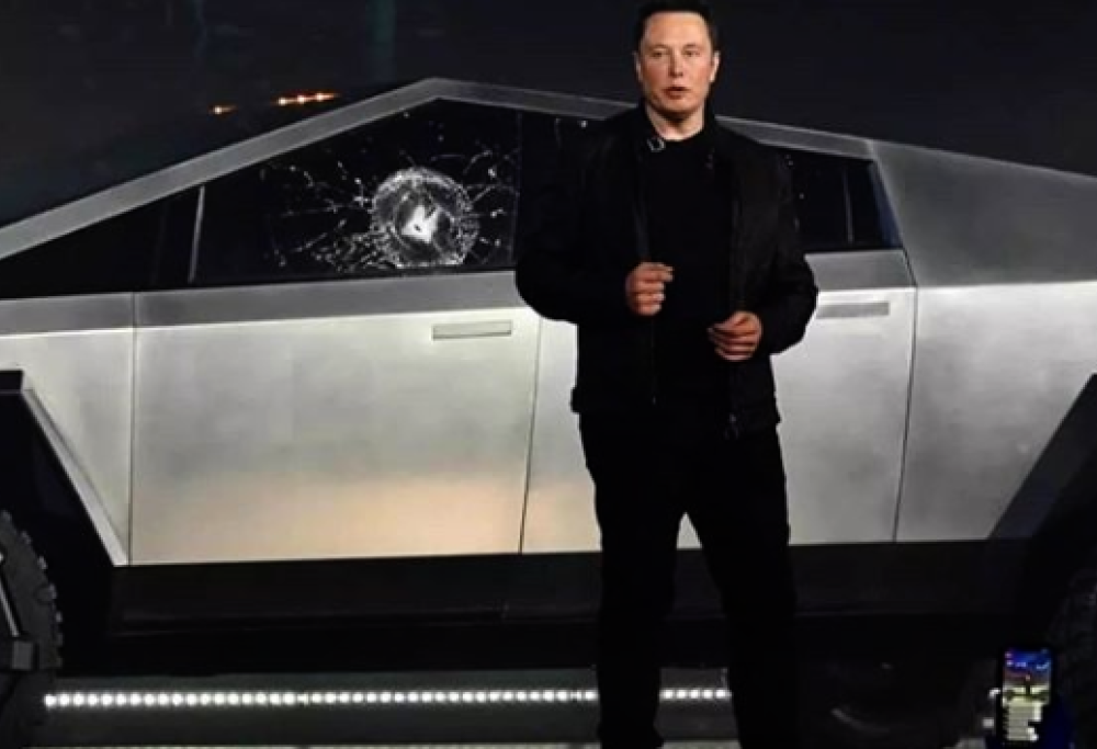 Ecco perché i vetri della Tesla si sono rotti, parola di Elon Musk