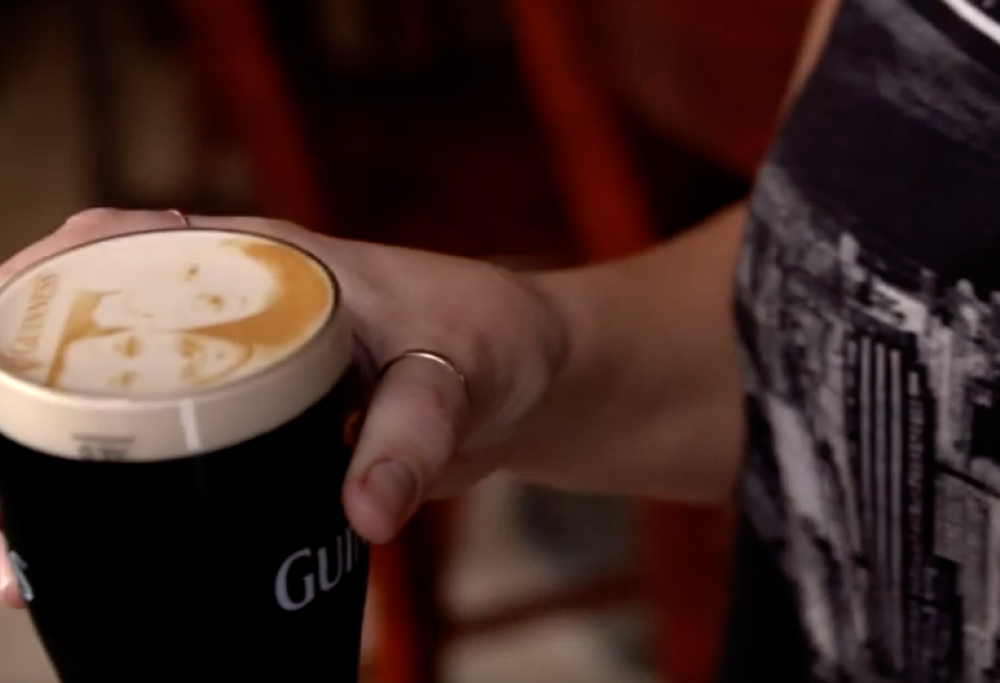 In questo pub è possibile bere una birra personalizzata con il tuo volto