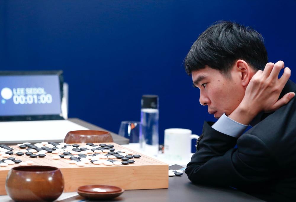 "L'intelligenza artificiale DeepMind è imbattibile" e il campione di Go si ritira