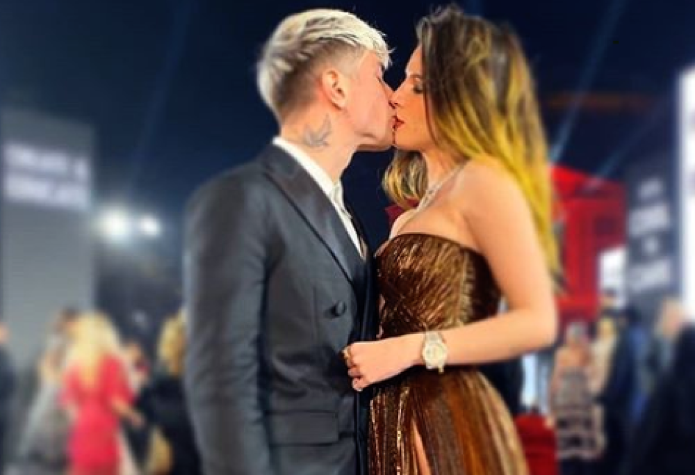 Bella Thorne e Benjamin Mascolo: il bacio ai Fashion Awards 2019 fa impazzire tutti