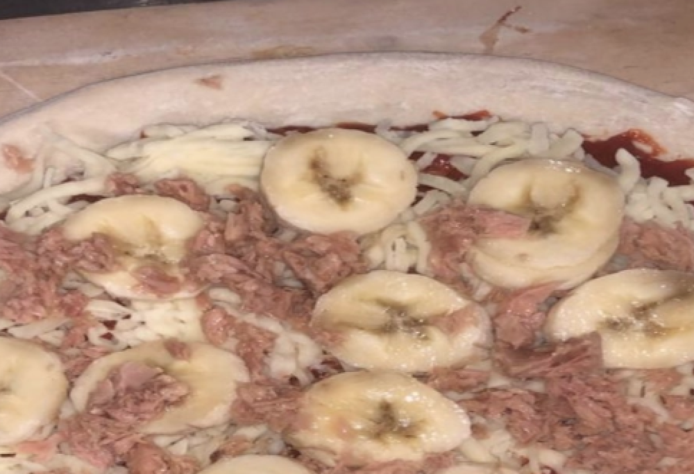 La pizza con banana e tonno (dalla Scozia) fa indignare mezza Italia