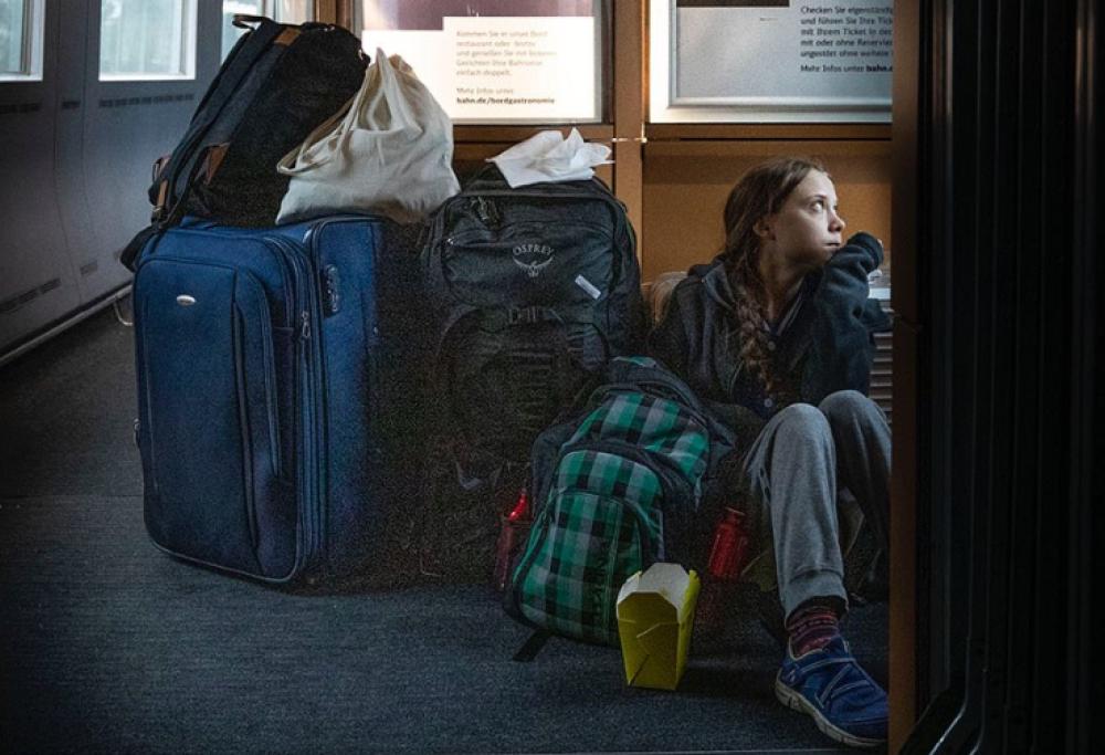 Greta Thunberg per terra in treno, replica delle ferrovie tedesche