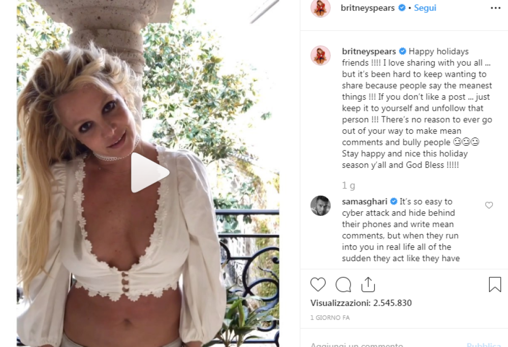Britney Spears contro gli haters: "Siate gentili e felici in questo periodo di festa"