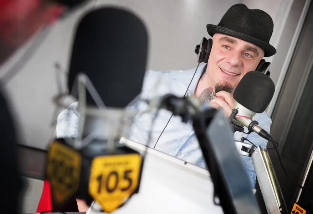 J-Ax a 105 Mi Casa: "Una canzone per mio figlio? Dovra' essere molto bella"