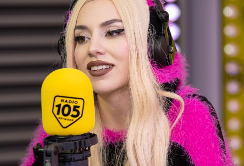 Ava Max si scaglia contro l'odio online: "Basta usare parole come armi"