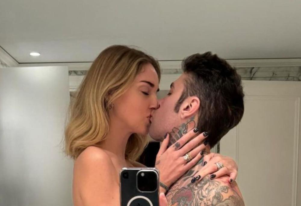 Ferragnez, baci e foto quasi nudi. È polemica: “Apritevi OnlyFans”