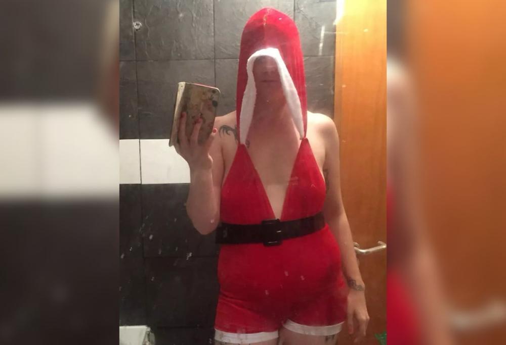 Compra un costume per Natale: il risultato non è quello sperato
