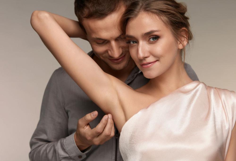Fa ingelosire il suo ex aggiungendo finti fidanzati con l'AI