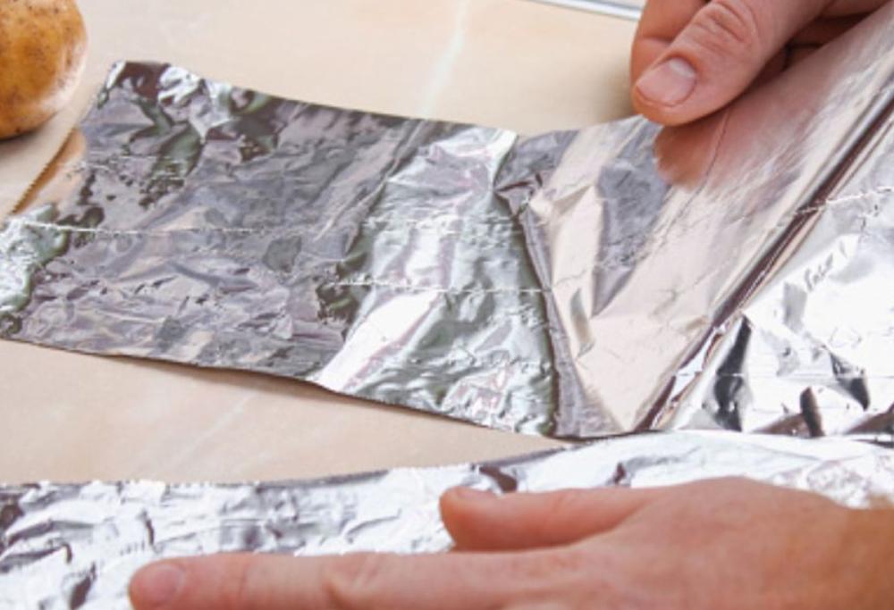 Carta stagnola: quale lato usare per conservare gli alimenti?
