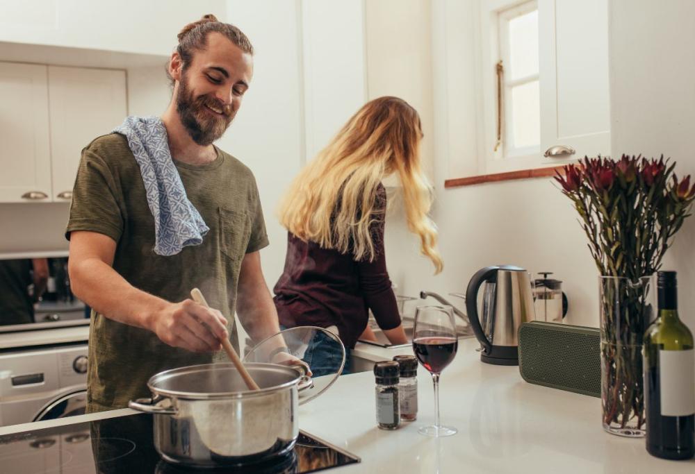 Il segreto per dimenticarsi dello stress? Mettersi a cucinare