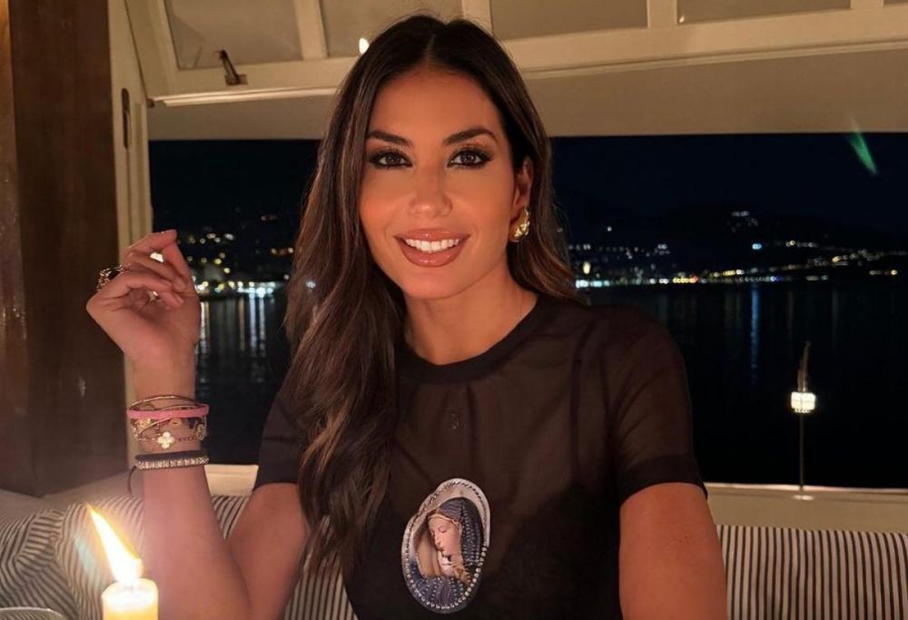 Elisabetta Gregoraci risponde a tono a chi le dà della rifatta