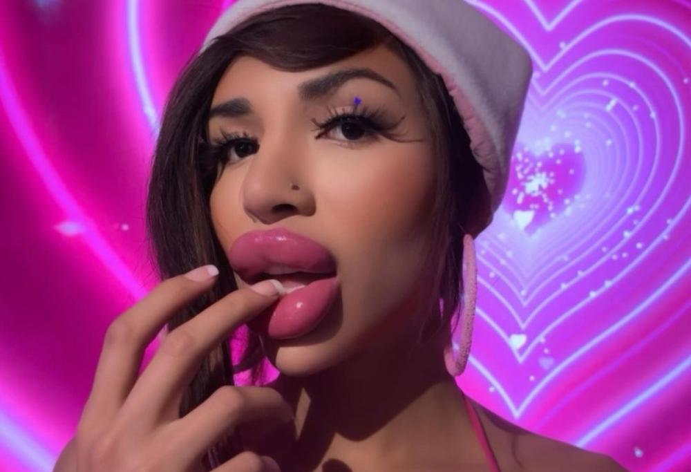 Modella spende 90mila euro per diventare una Bratz umana: le foto