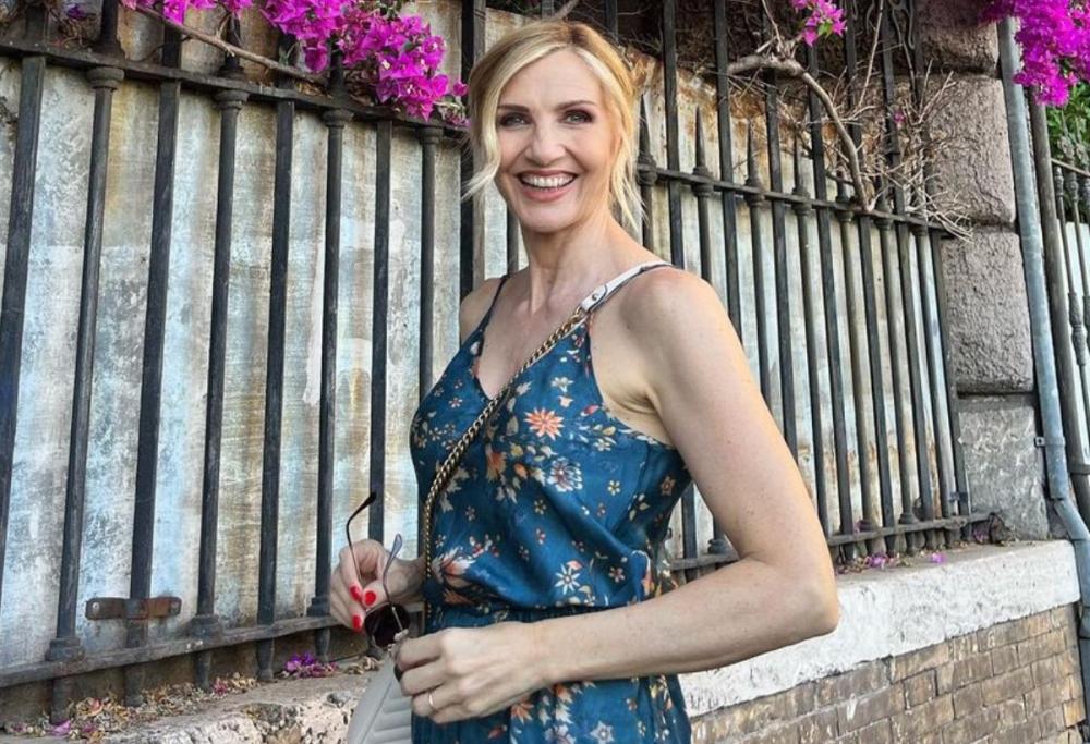 Lorella Cuccarini: "Mi sono operata e ho tolto la tiroide nel 2022"