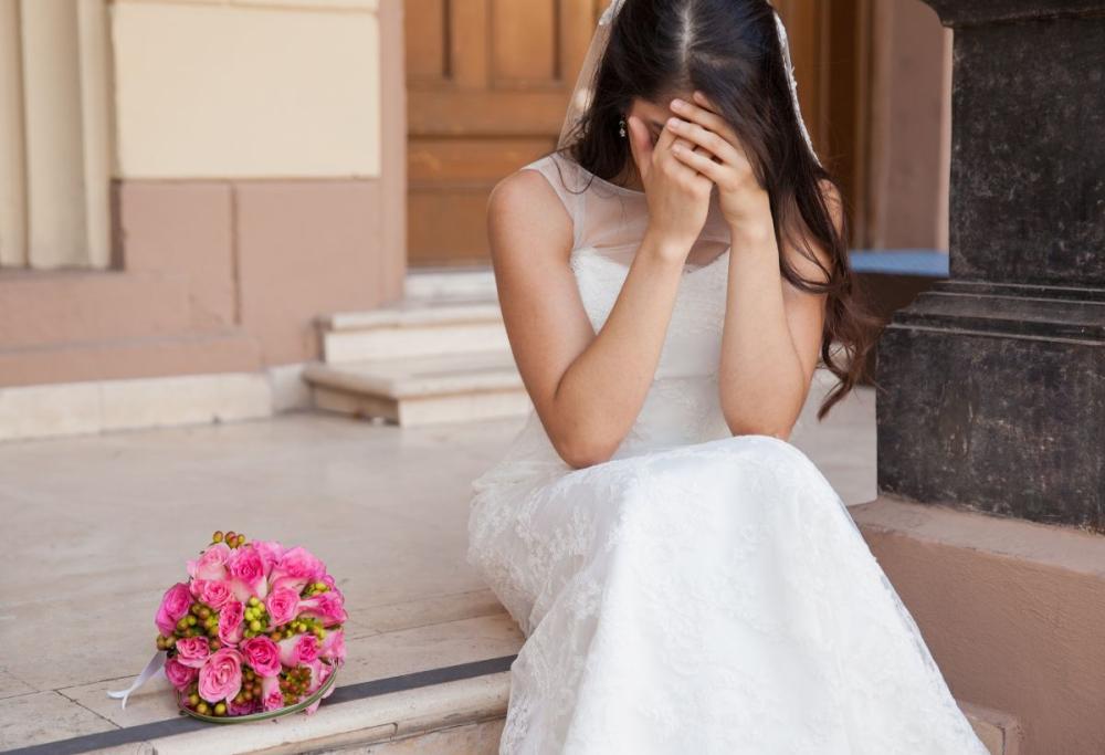 Sposa se ne va dal suo matrimonio dopo una lite con la cognata