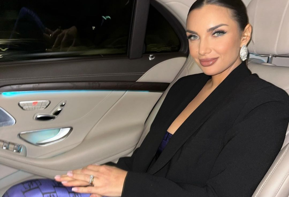 Elettra Lamborghini confessa ai fan: "Soffro tanto il mal d'auto"