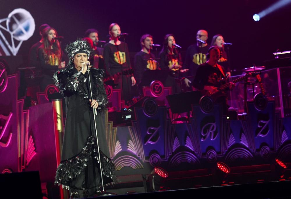 Renato Zero riparte in tour: “A 73 anni faccio ancora passi di danza”