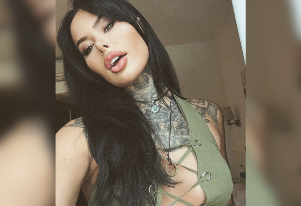 Tradita dagli ex perché troppo bella: "Gli uomini hanno paura di me"