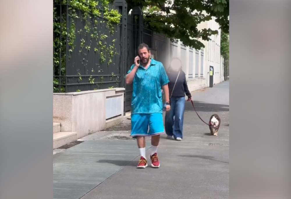 Adam Sandler pizzicato mentre passeggia per le vie di Milano