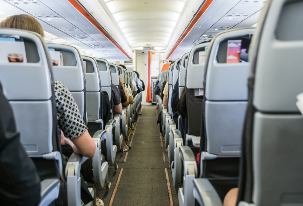 Passeggeri litigano in aereo per il posto sbagliato: il video