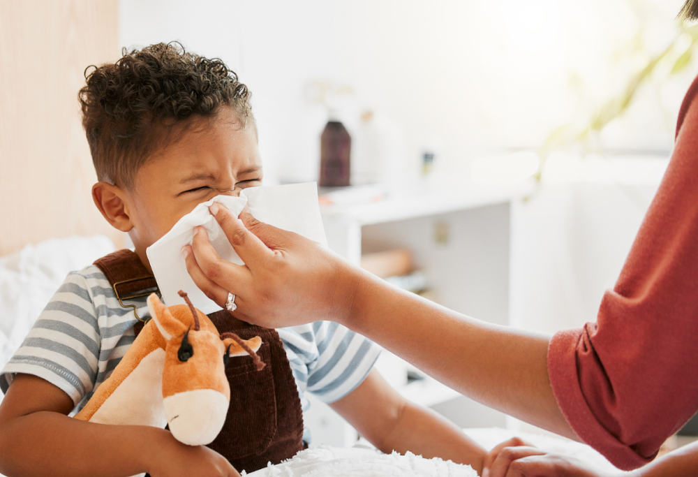Ecco il metodo infallibile per soffiare il naso ai bambini