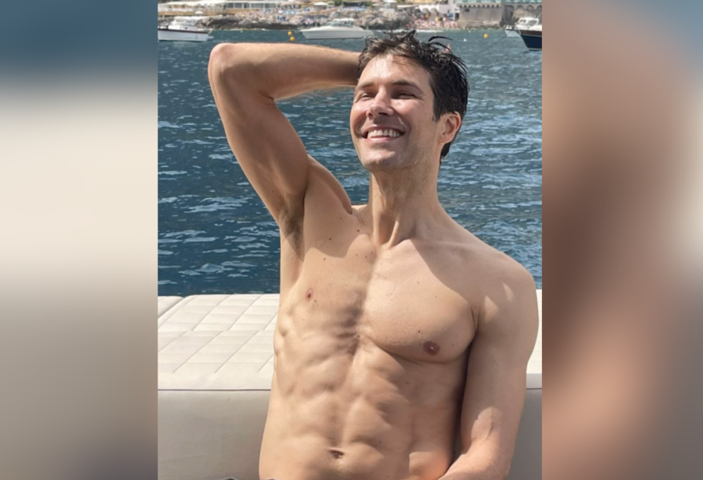 Roberto Bolle in barca in Costiera con Daniel Lee e la sua famiglia 