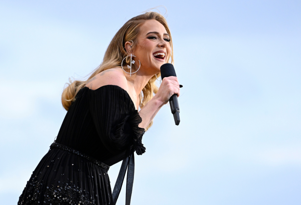 Adele mette in pausa la musica per prendere la laurea in letteratura