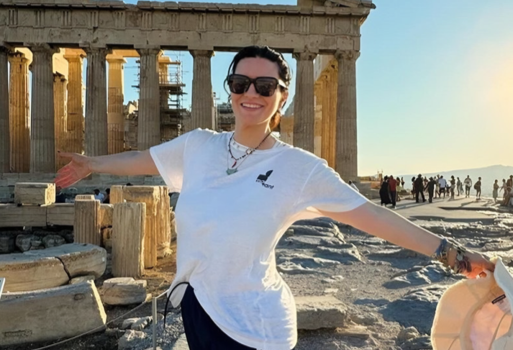 Laura Pausini e le vacanze ad Atene: amore e templi sotto il sole