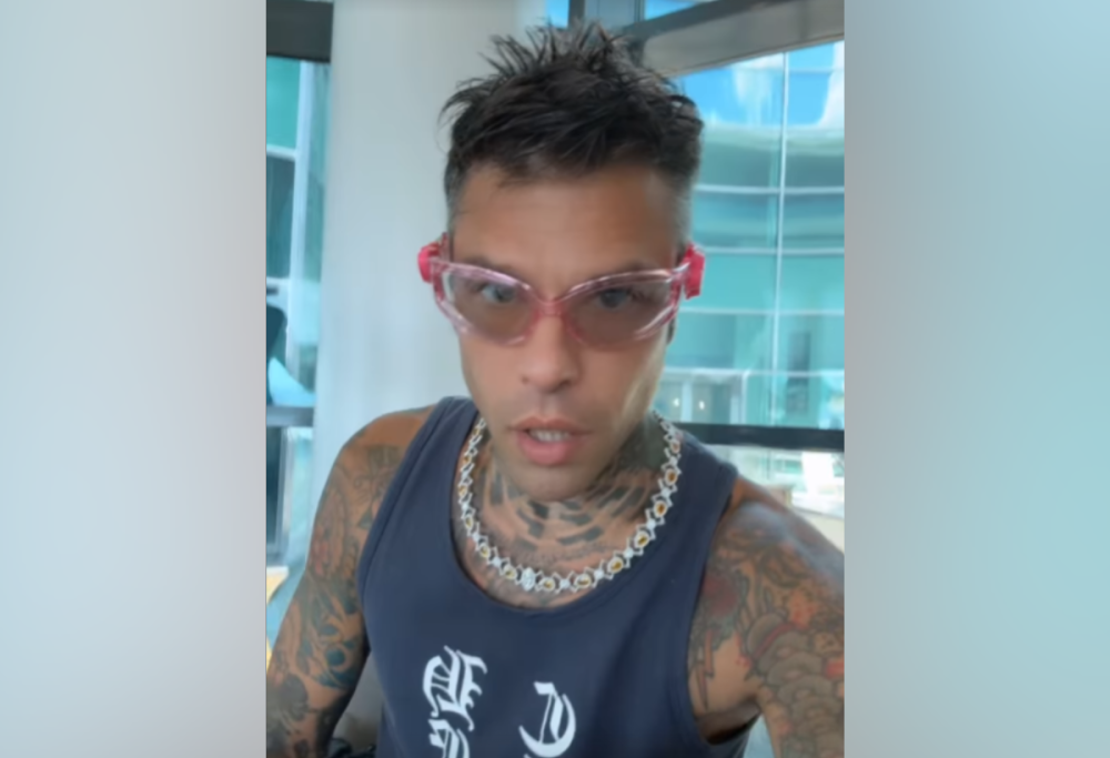 Fedez avvistato con una nuova ragazza: l’estate da single continua